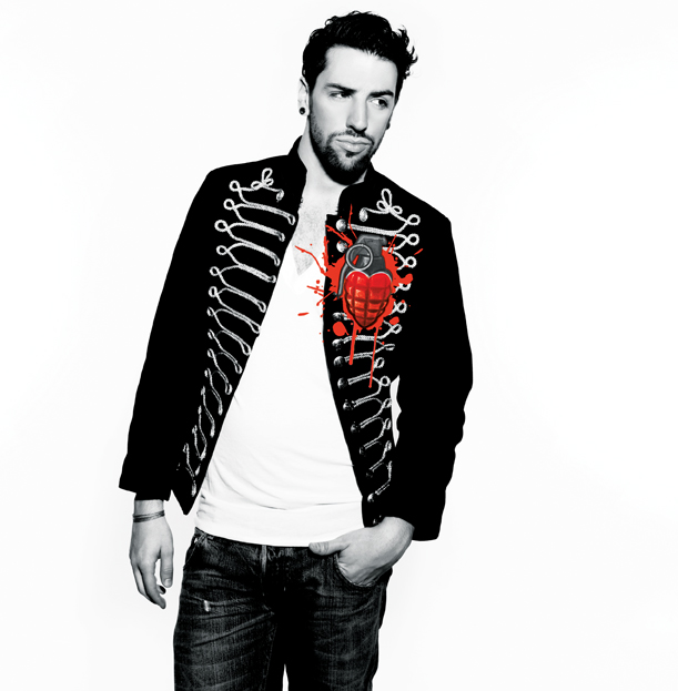 guillermo_black_jacket_02_heart_bw_72